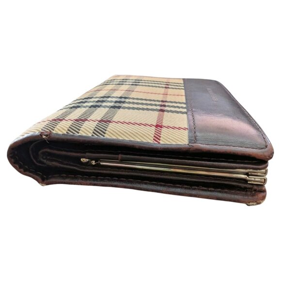 Burberry bi-fold wallet with a metal kiss-lock coin - Picture 10 of 10